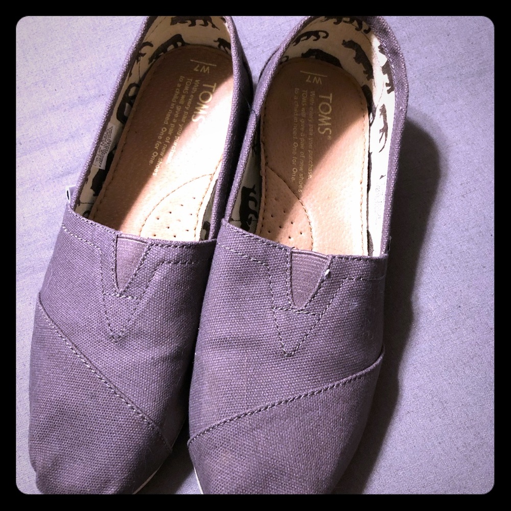 Gray Toms size 7